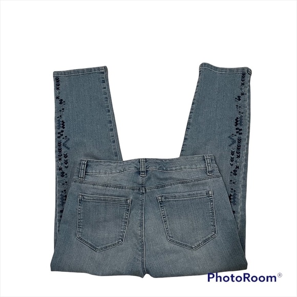 Style & Co. Side Embroidered Capri Jeans - Picture 4 of 9